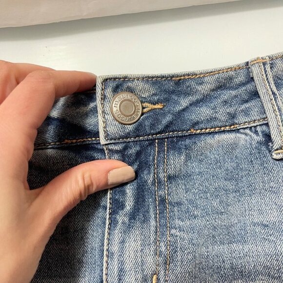 Maurices Women's Blue Distressed Raw Hem Cut Off Denim Mini Jean Skirt Medium - Picture 4 of 6